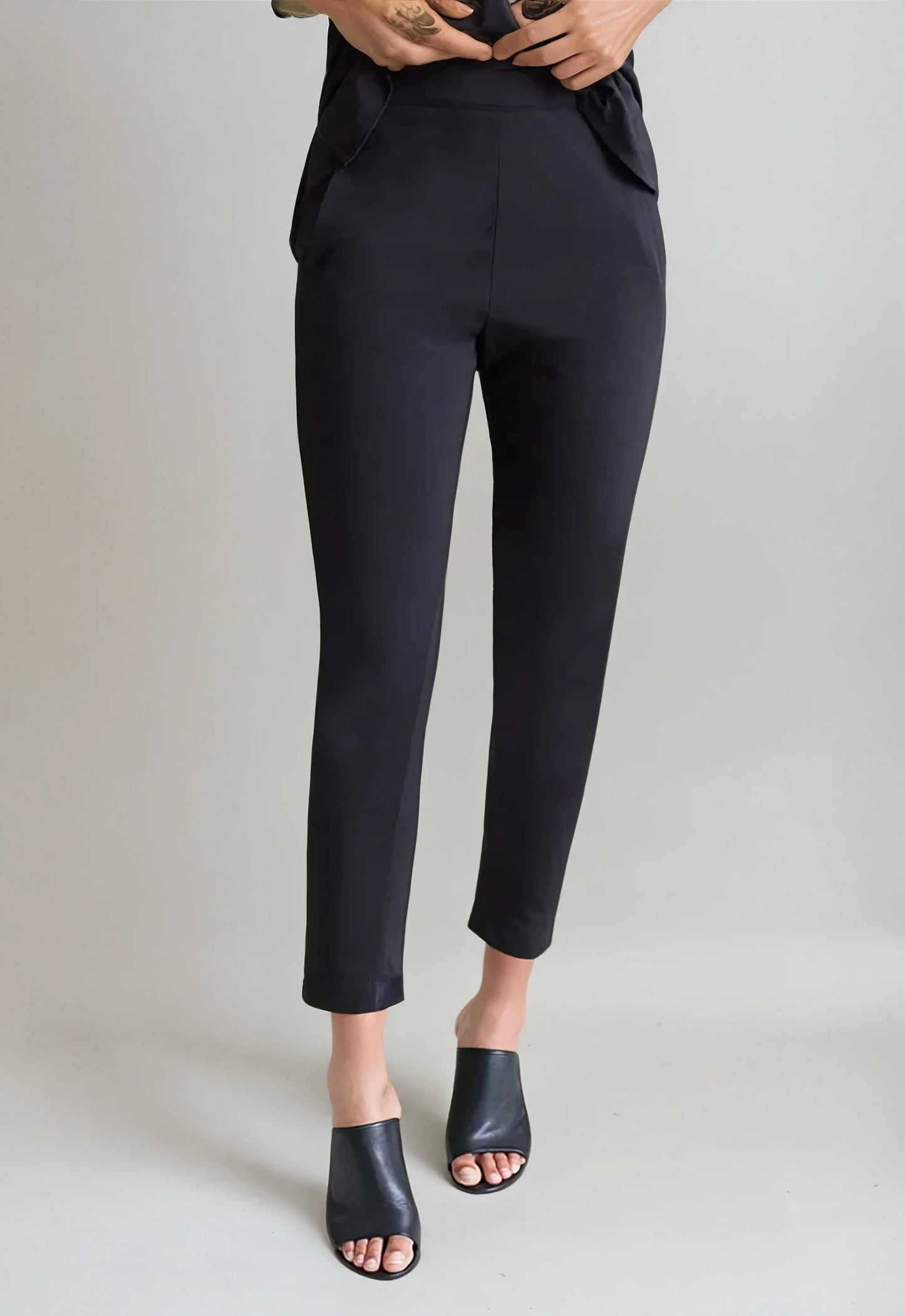 Ginza Jogger Pant in M view 3 (bottom)