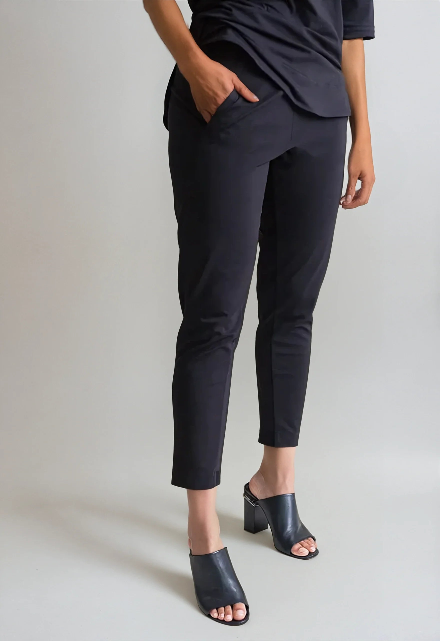 Ginza Jogger Pant in XL view 5 (bottom)