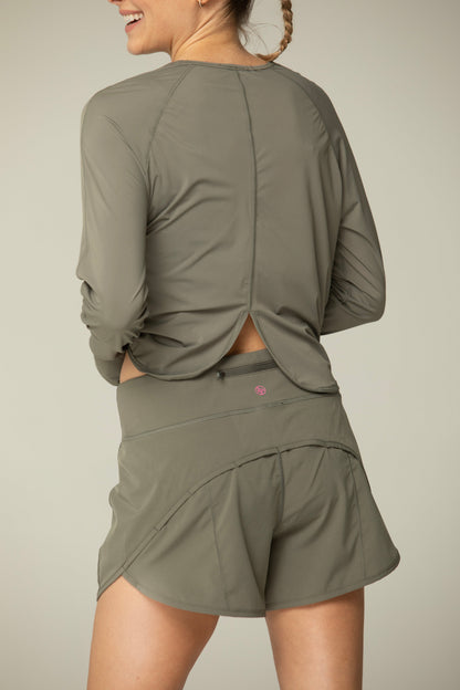 Helloday.us Daybreak Lightweight Long Sleeve Workout Shirt – Thumbhole Sleeves & Split Hem in BLACK view 8 - Casual Office Ou