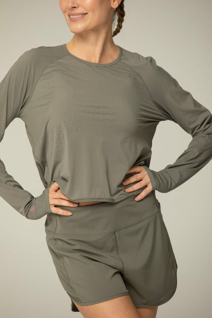 Helloday.us Daybreak Lightweight Long Sleeve Workout Shirt – Thumbhole Sleeves & Split Hem in BLACK view 9 - Casual Office Ou