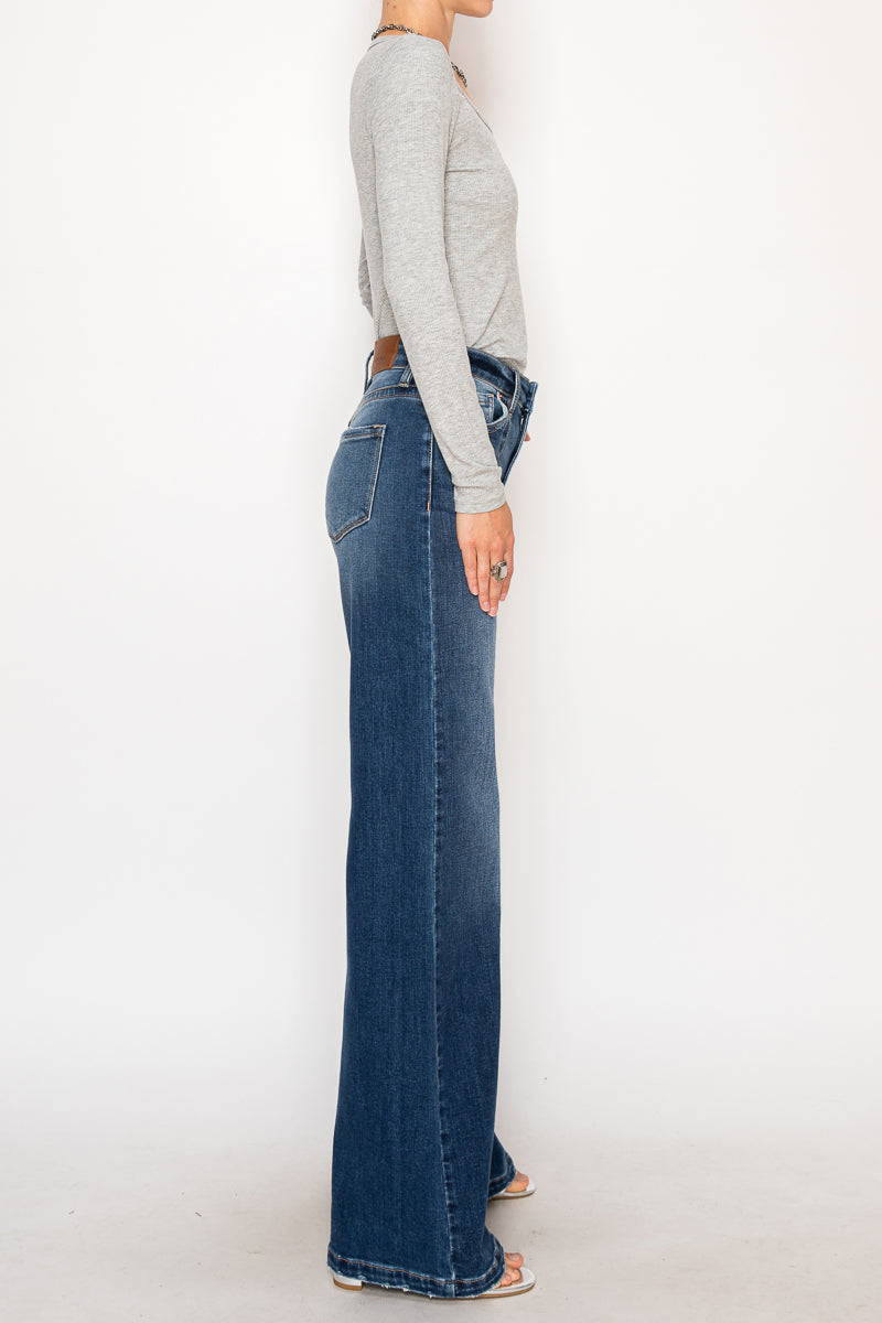 High Rise Relaxed Flare Jeans in 7 (27) view 4 - High-Waisted - High Rise Jeans Women (bottom)
