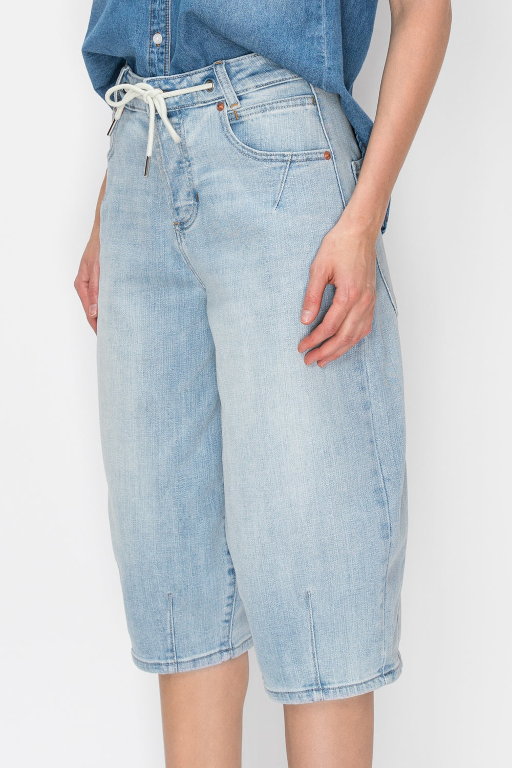 High Rise Relaxed Tapered Jorts Jeans view 6 - High-Waisted - High Rise Jorts Women (bottom)