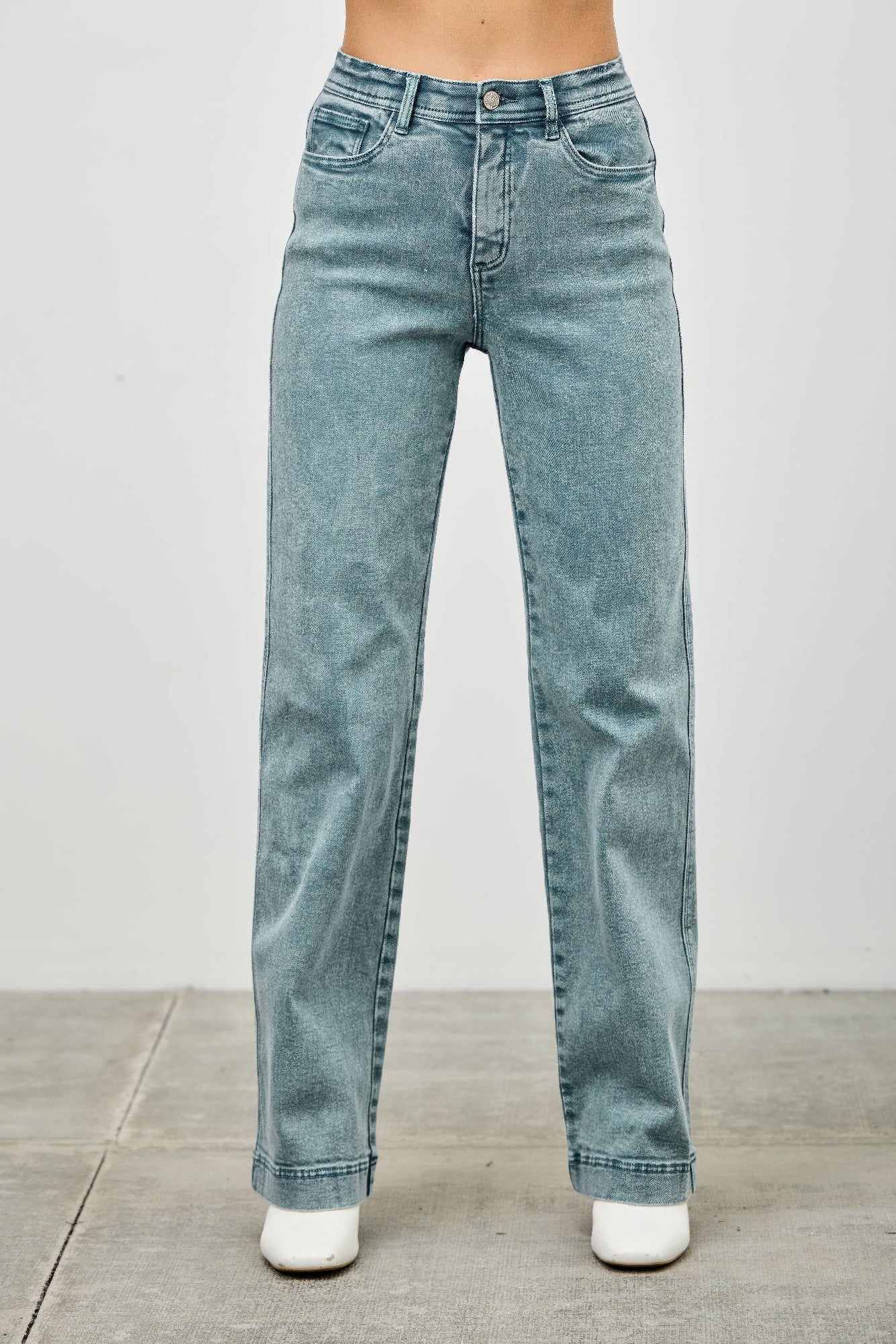 High Rise Slim Wide Straight in Acid green view 14 - High-Waisted - High Rise Straight Leg Jeans (bottom)