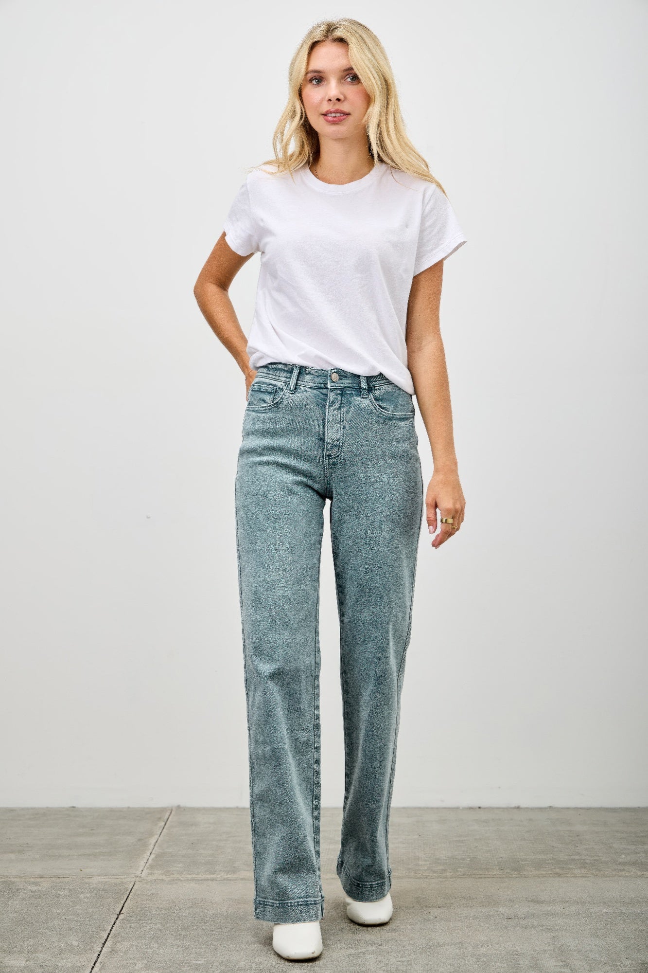 High Rise Slim Wide Straight in Acid green view 15 - High-Waisted - High Rise Straight Leg Jeans (bottom)