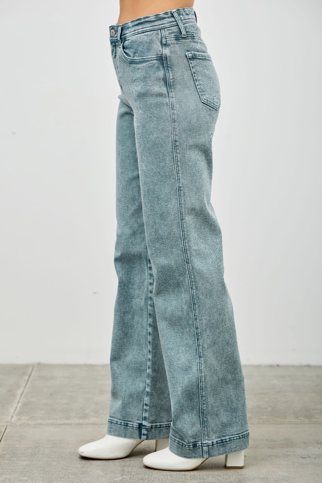 High Rise Slim Wide Straight in Bric red view 21 - High-Waisted - High Rise Straight Leg Jeans (bottom)
