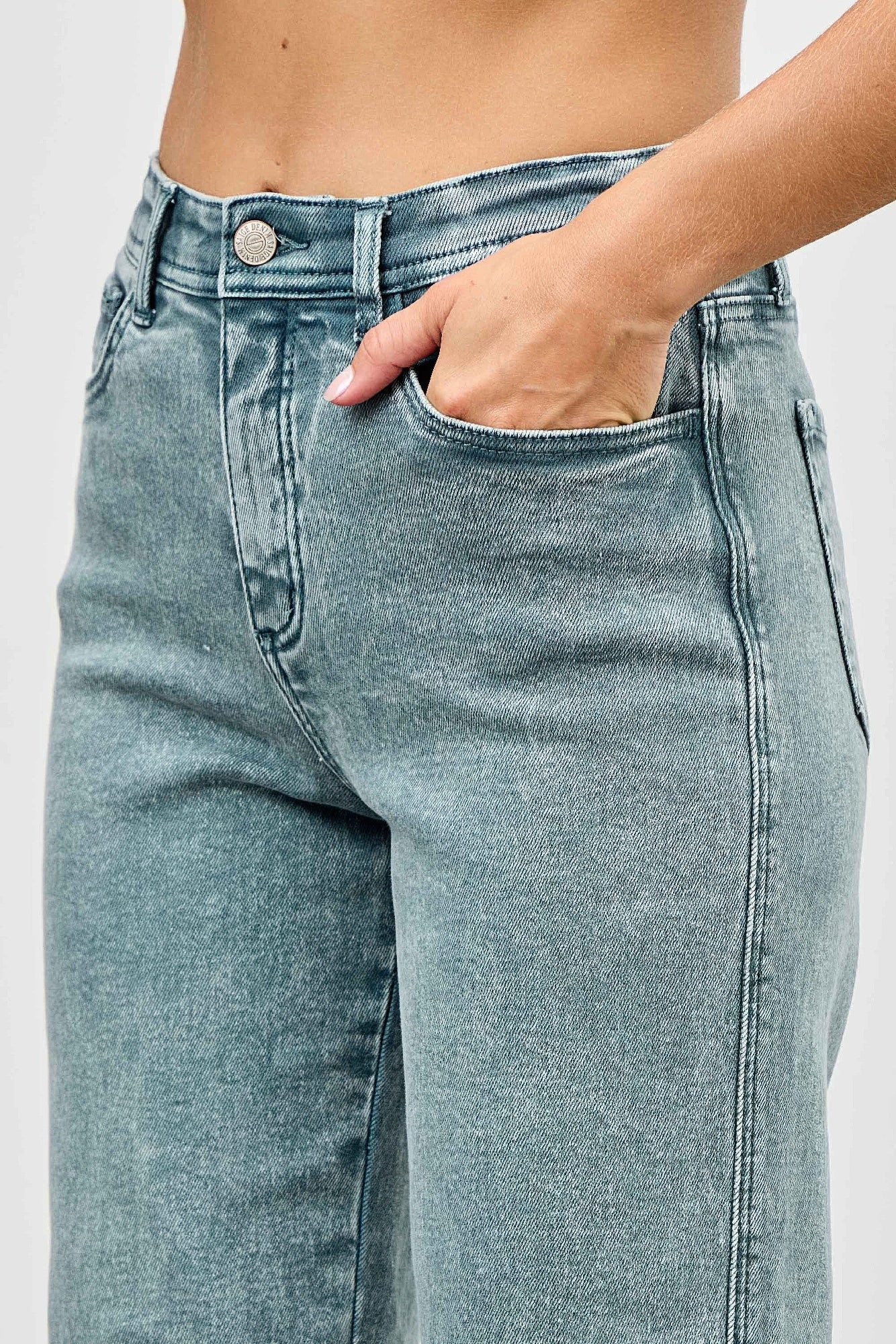 High Rise Slim Wide Straight in Bric red view 22 - High-Waisted - High Rise Straight Leg Jeans (bottom)