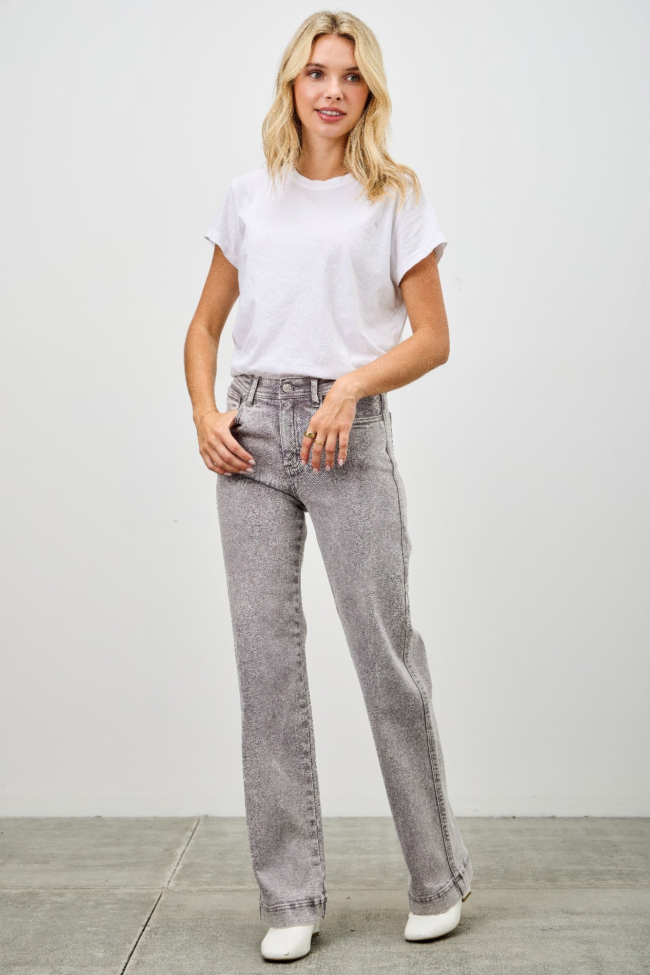 High Rise Slim Wide Straight in Silver grey view 3 - High-Waisted - High Rise Straight Leg Jeans (bottom)