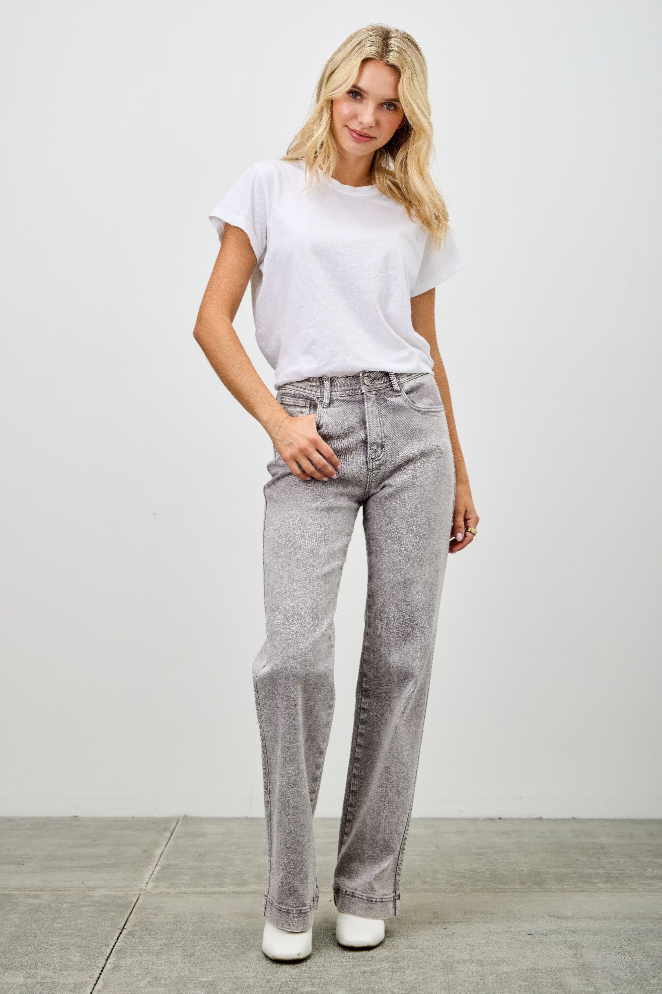 High Rise Slim Wide Straight in Silver grey view 4 - High-Waisted - High Rise Straight Leg Jeans (bottom)