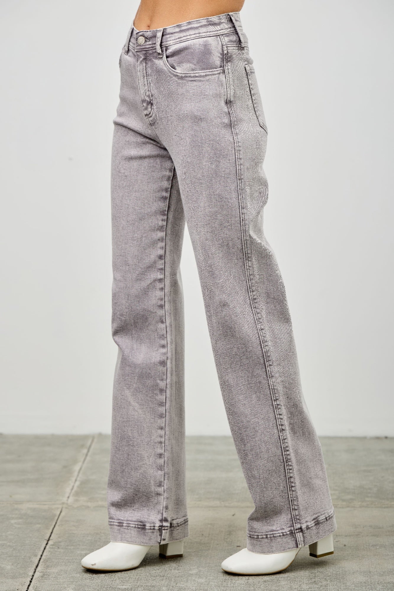 High Rise Slim Wide Straight in Silver grey view 7 - High-Waisted - High Rise Straight Leg Jeans (bottom)