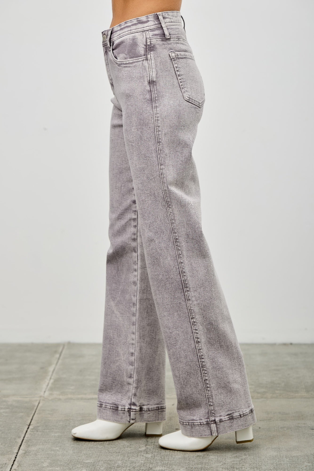 High Rise Slim Wide Straight in Silver grey view 8 - High-Waisted - High Rise Straight Leg Jeans (bottom)