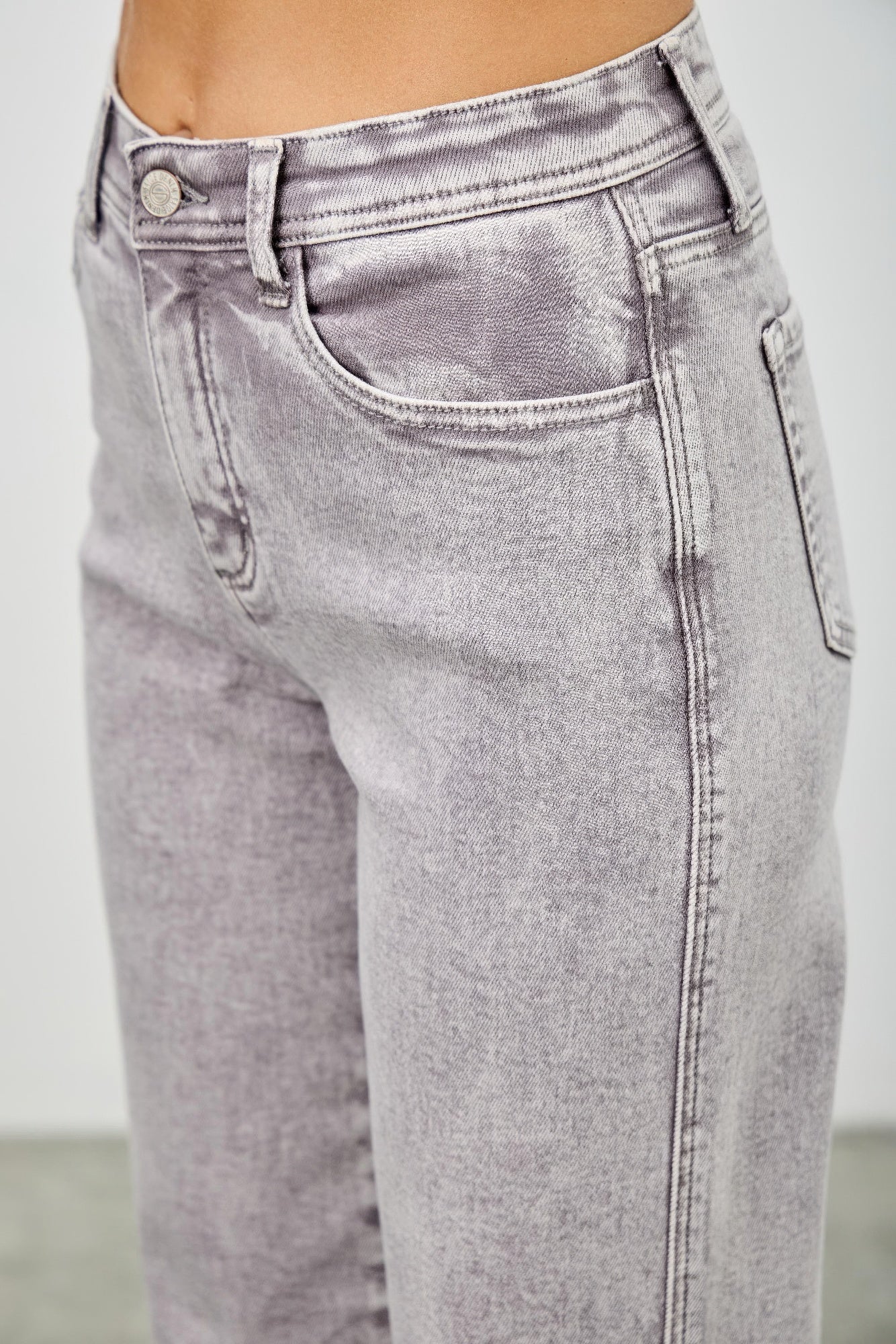 High Rise Slim Wide Straight in Silver grey view 9 - High-Waisted - High Rise Straight Leg Jeans (bottom)