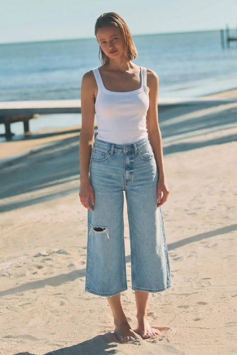 *hybrid Style* Ultra High Rise Relaxed Jort Jeans in S - High-Waisted (bottom)