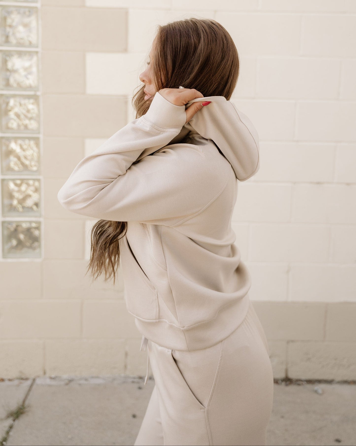 Indie & Co. Harlow Set Active Pants 2pcs Outfit - Taupe view 7 - Outfit Taupe (bottom)