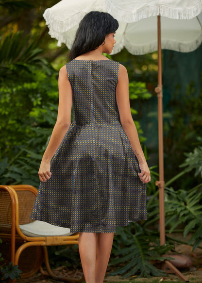 Isabella Vintage Dress in L view 4 - Elizabeth Vintage Dress