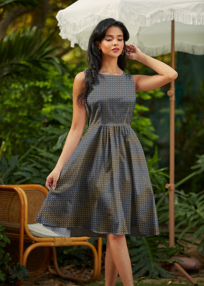 Isabella Vintage Dress in M view 3 - Elizabeth Vintage Dress