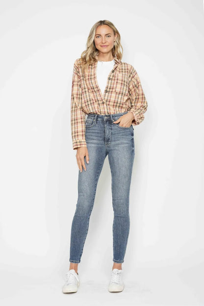 Judy Blue Full Size Tummy Control Contrast Wash Skinny Jeans in Medium view 6 - Curvy Fit - Judy Jeans (bottom)