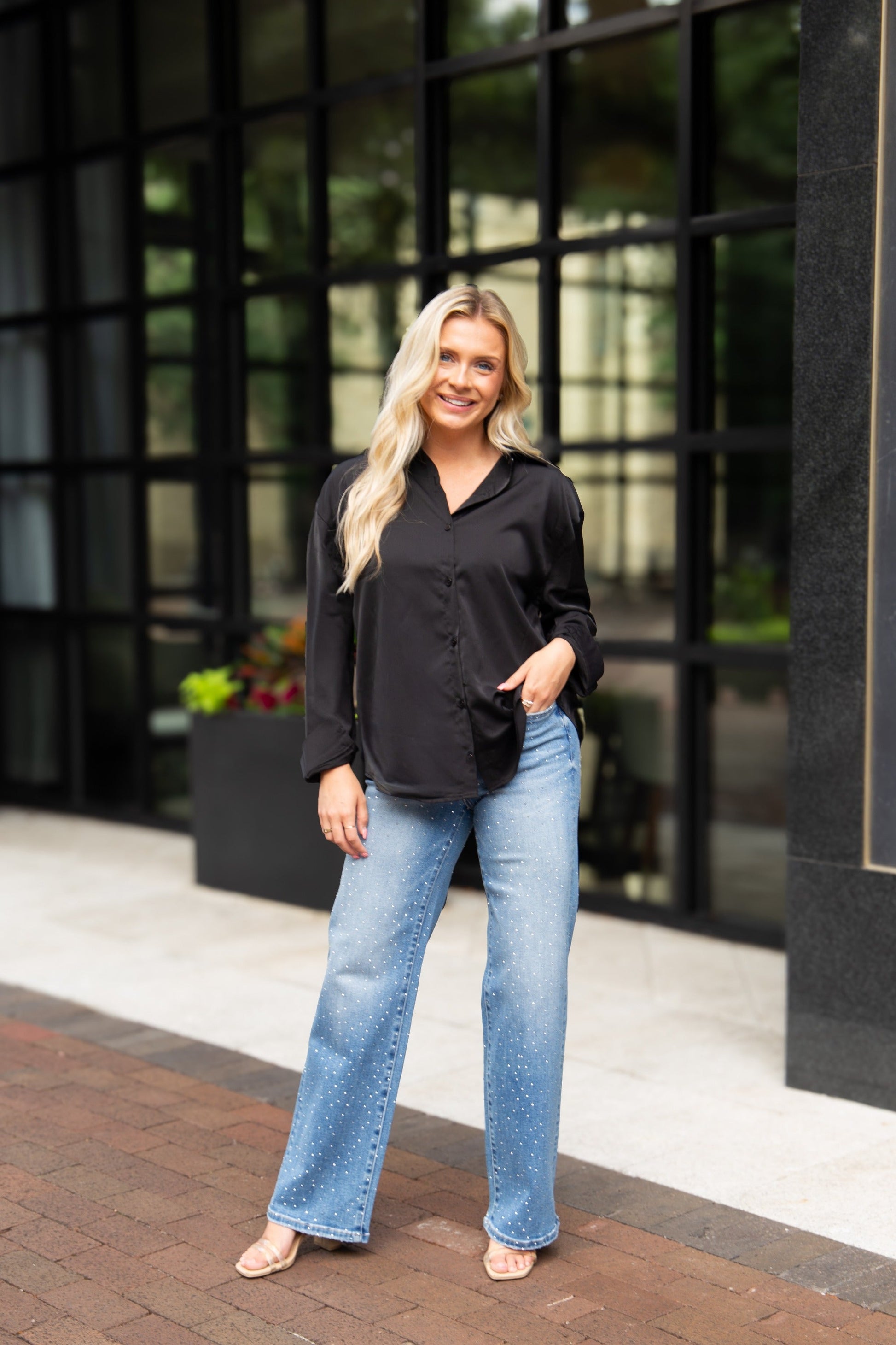 Kathryn Button-up, Black in Black view 2 - Button Black (top)