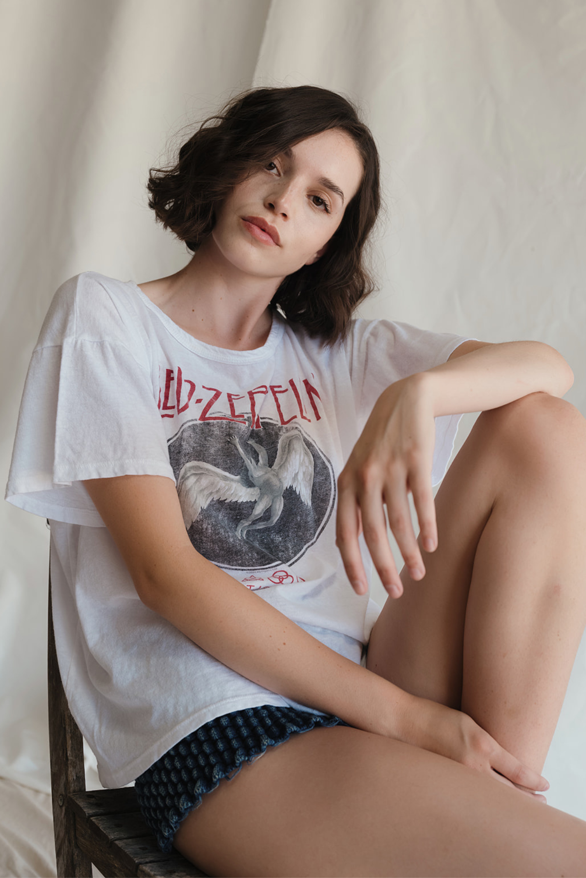 Led Zeppelin Swan 1968 Tee in L view 4 - Led Zeppelin Tee Shirts (top)