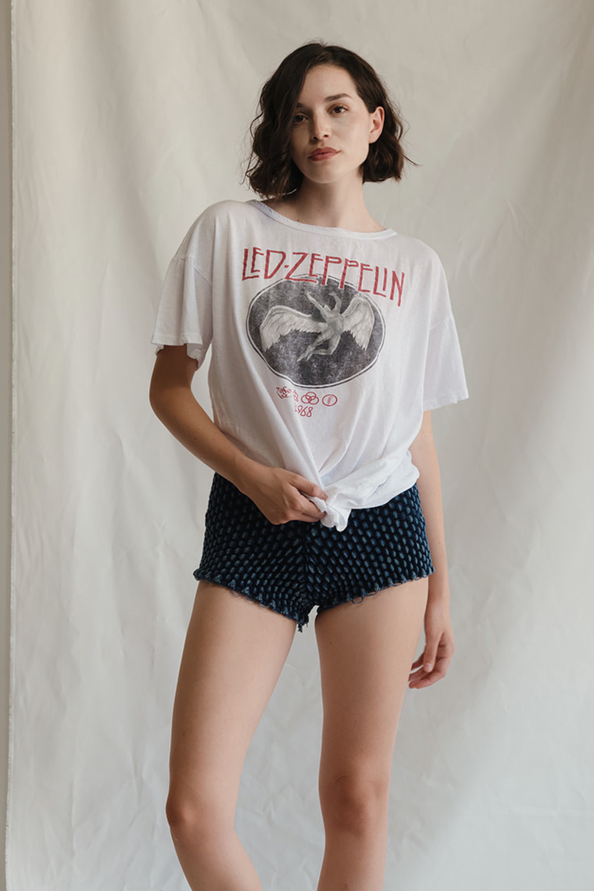 Led Zeppelin Swan 1968 Tee in M view 3 - Led Zeppelin Tee Shirts (top)