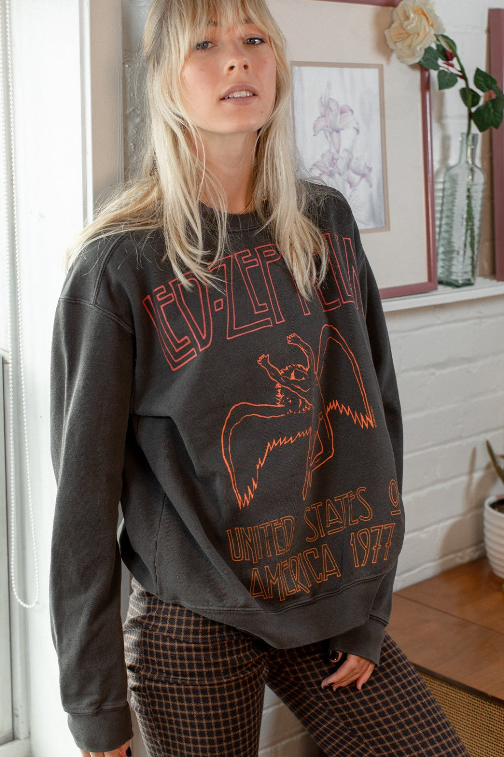 Led Zeppelin USA 1977 Sweatshirt in Vintage Black view 2 - Led Zeppelin Sweatshirt Vintage (top)