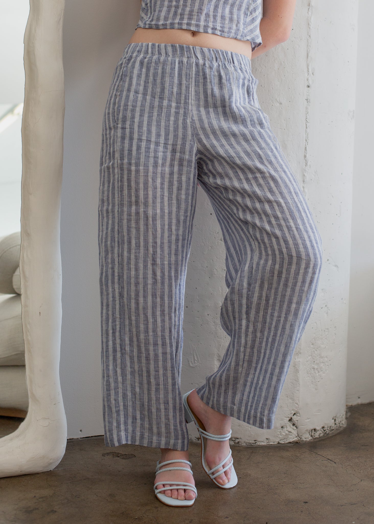 Linen Pull-on Barrel Pant in S view 2 - Linen Pull Pants (bottom)
