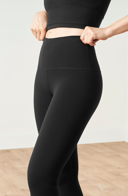 Lisse Compression Leggings in Black / Noir view 3 - Athelisse (bottom)
