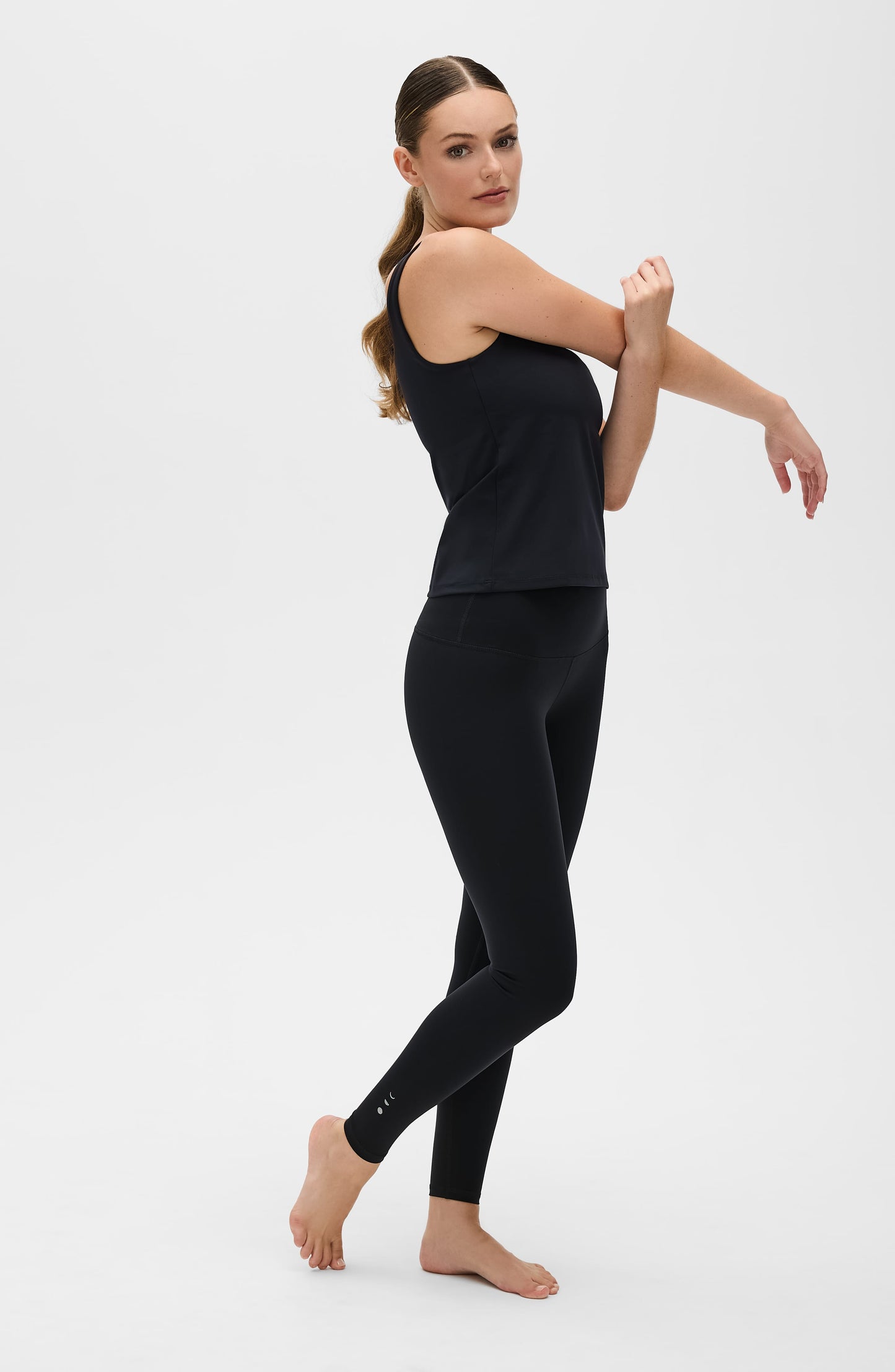 Lisse Compression Leggings in Black / Noir view 5 - Athelisse (bottom)