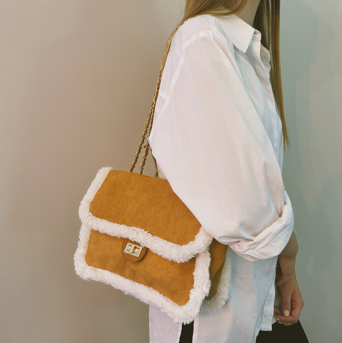 Luxe Deluxe Chain Shoulder Bag in Creamy Caramel - Luxe Luxury Bags