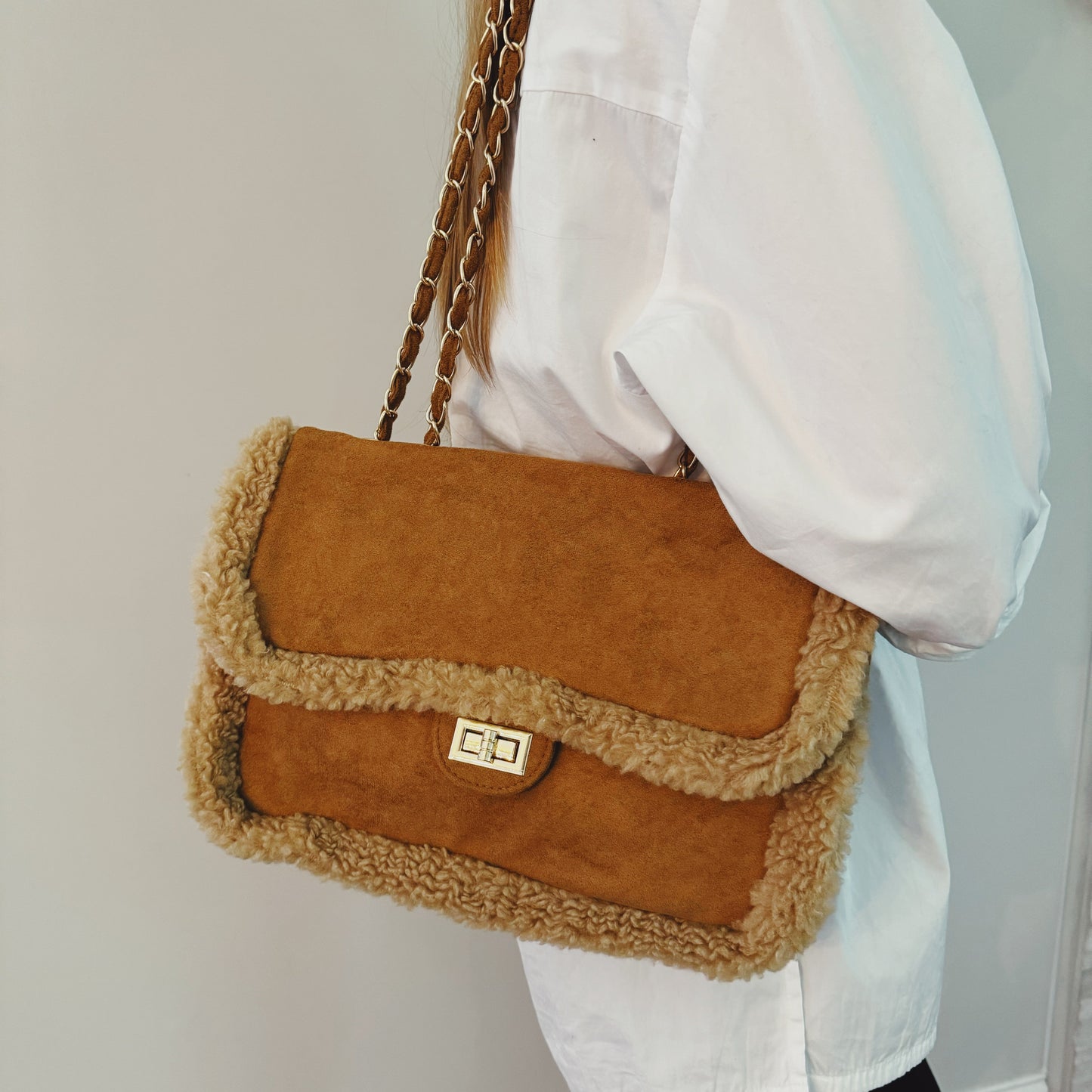 Luxe Deluxe Chain Shoulder Bag view 4 - Luxe Luxury Bags