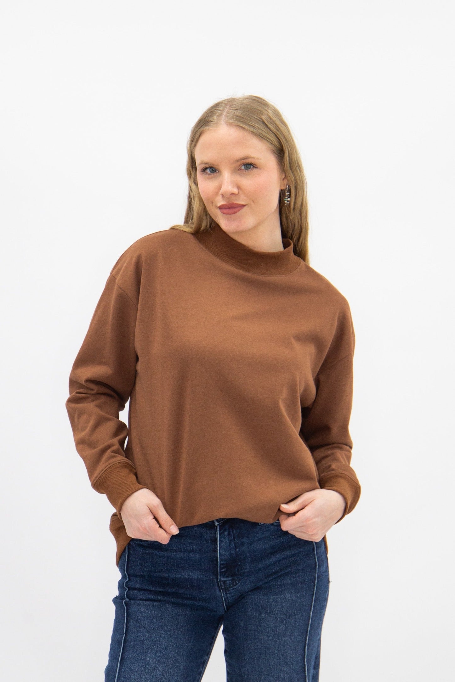 Mock Neck Sweatshirt, Brown in Brown view 5 - Mock Neck Sweatshirt Brown (top)