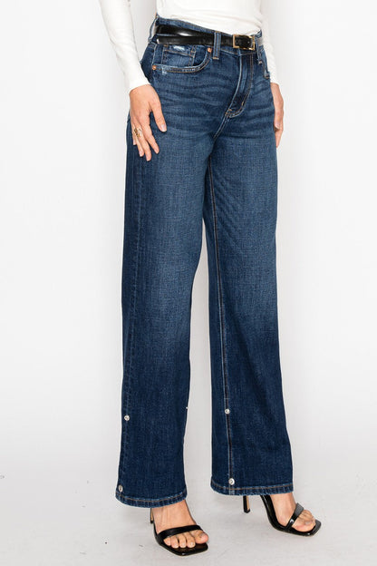 Noelle Inseam Transform High Rise Relaxed Straight Leg Jeans in 11 (29) view 6 - High-Waisted (bottom)