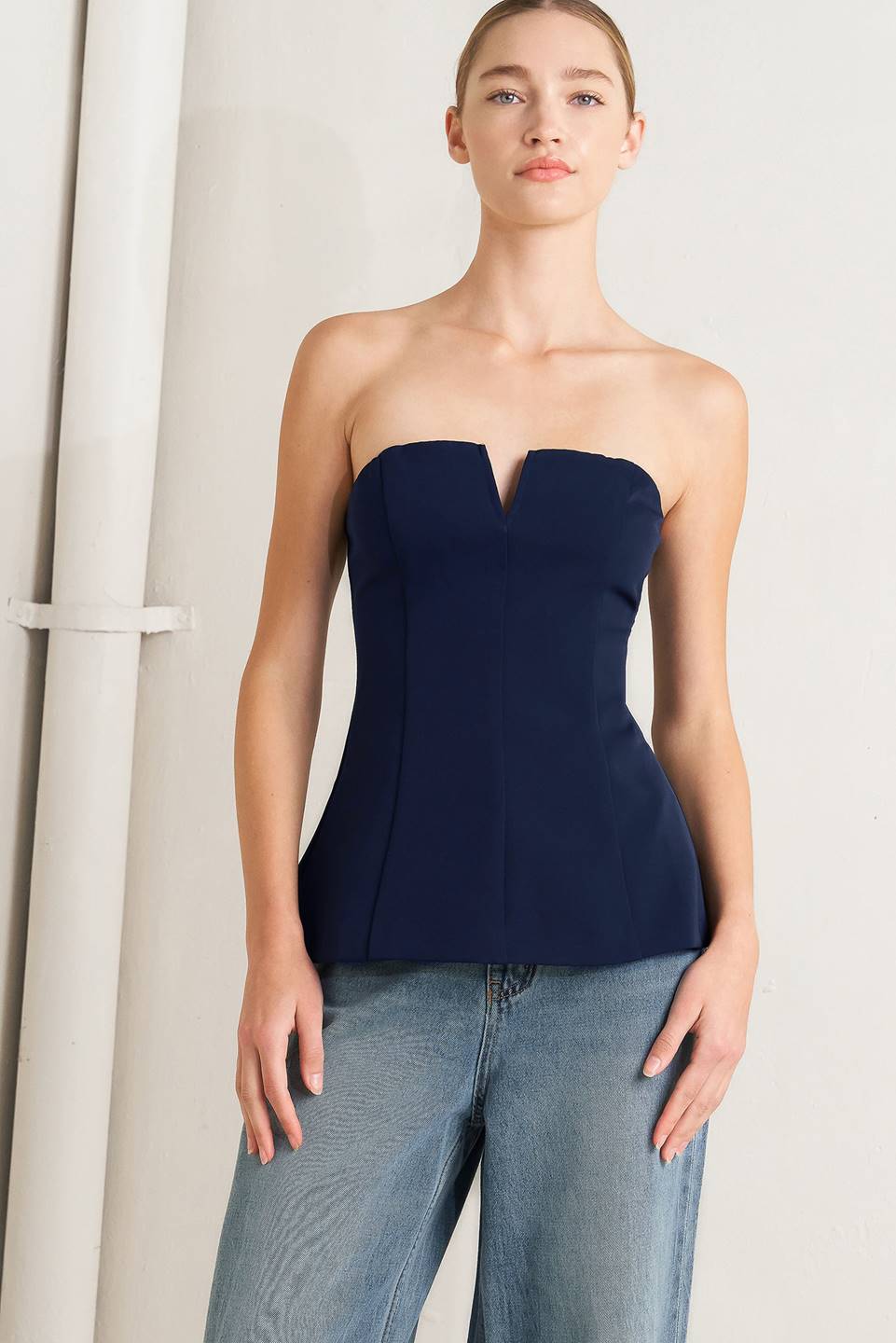Noir Contour Woven Top in RED view 2 - Top Noir Contour Blanc