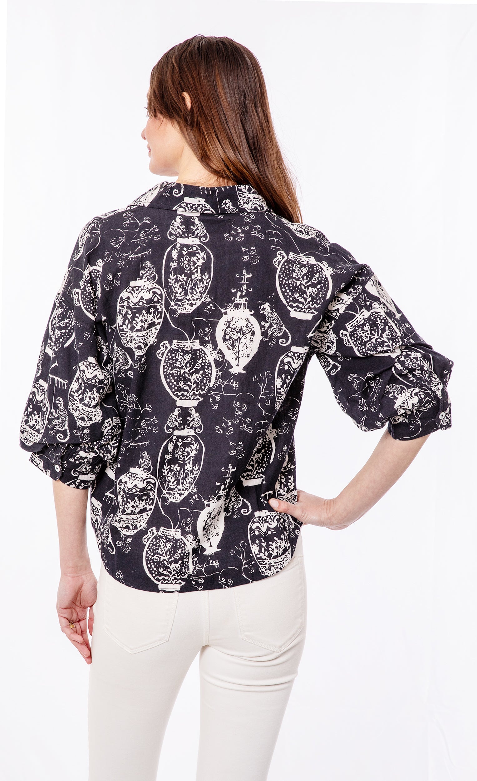 Oversized Puff Sleeve Black White Top in M view 3 - Relaxed Fit - Oversized Puffer White