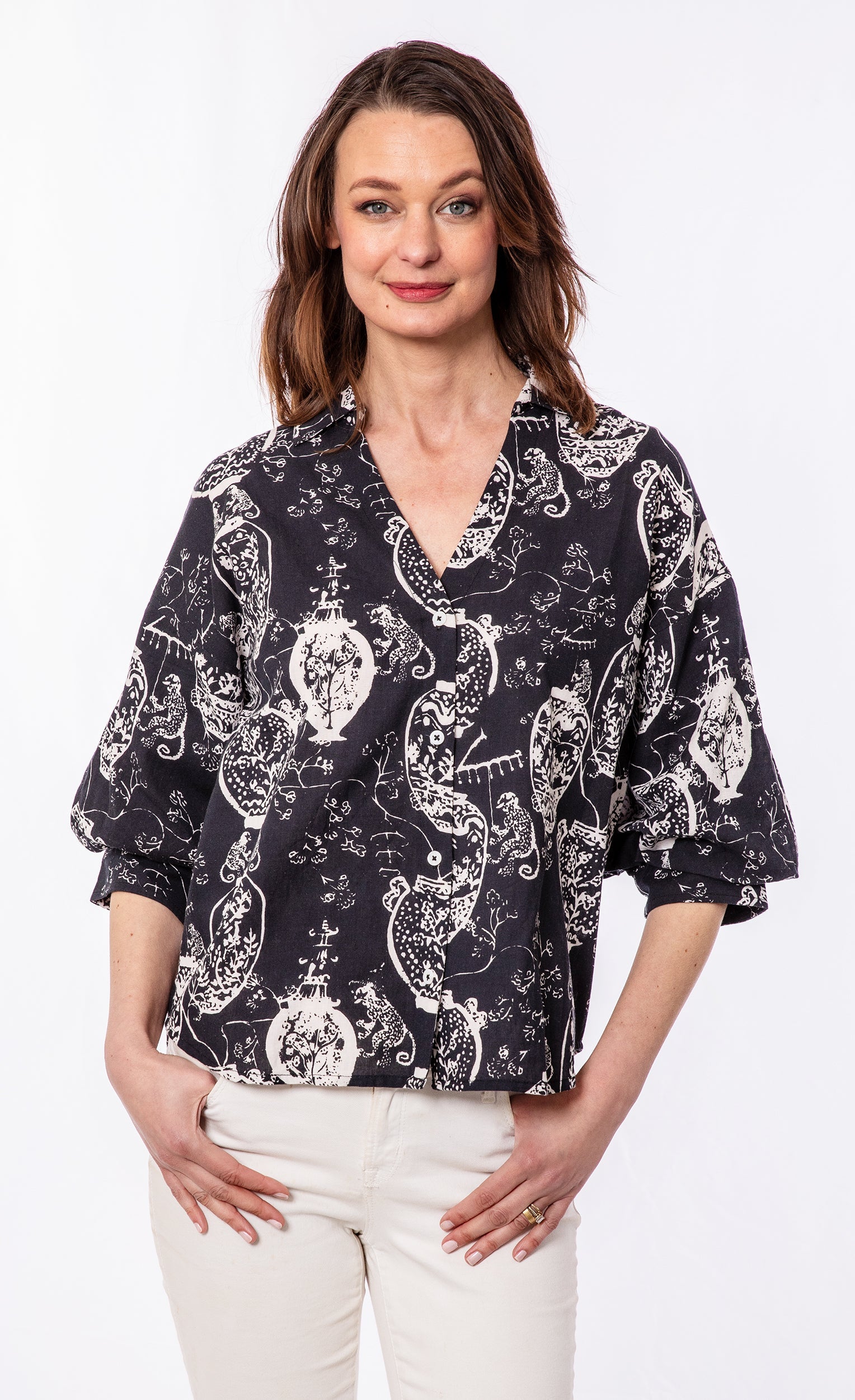 Oversized Puff Sleeve Black White Top in S view 2 - Relaxed Fit - Oversized Puffer White