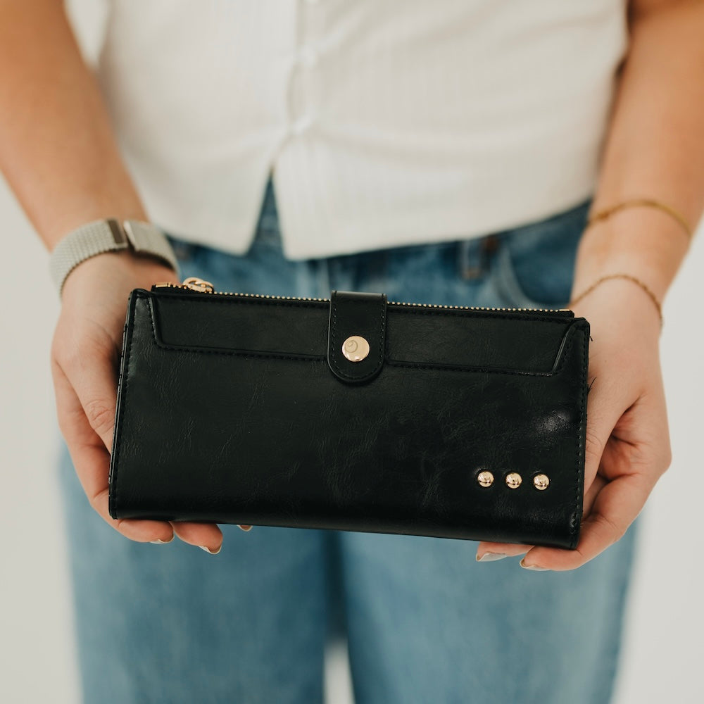 Pretty Simple Essentials Carryall Wallet in Black - Essentials Bag Wallet