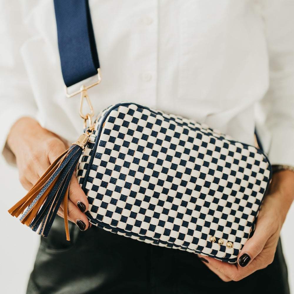 Pretty Simple Woven Willow Camera Crossbody Bag view 15 - Woven Willow Bag