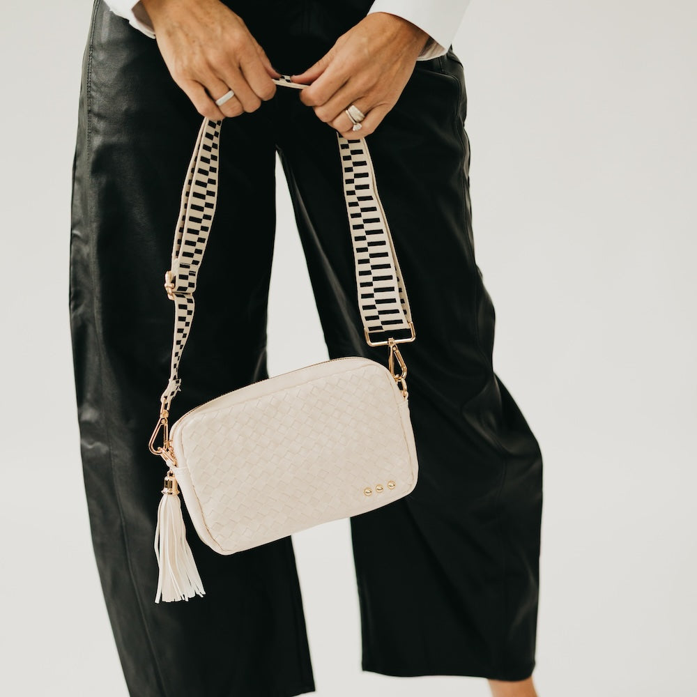 Pretty Simple Woven Willow Camera Crossbody Bag view 16 - Woven Willow Bag