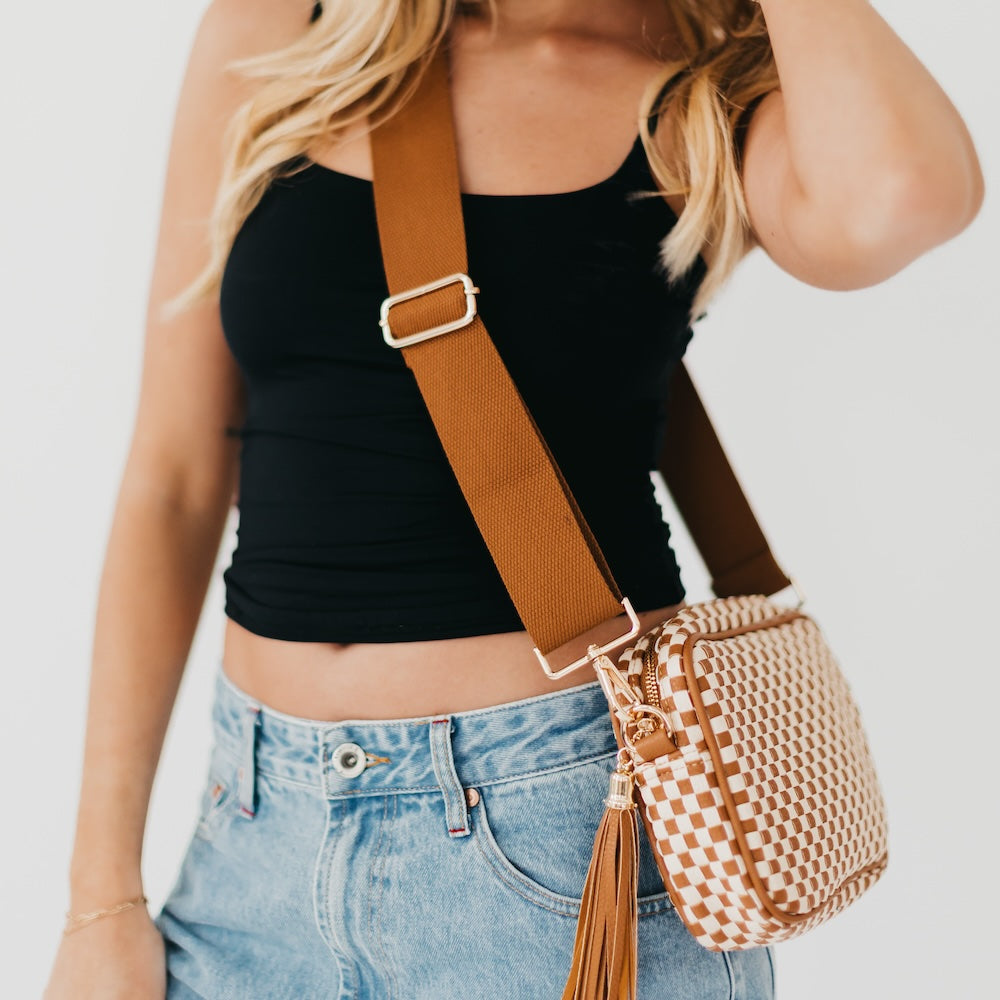 Pretty Simple Woven Willow Camera Crossbody Bag view 20 - Woven Willow Bag