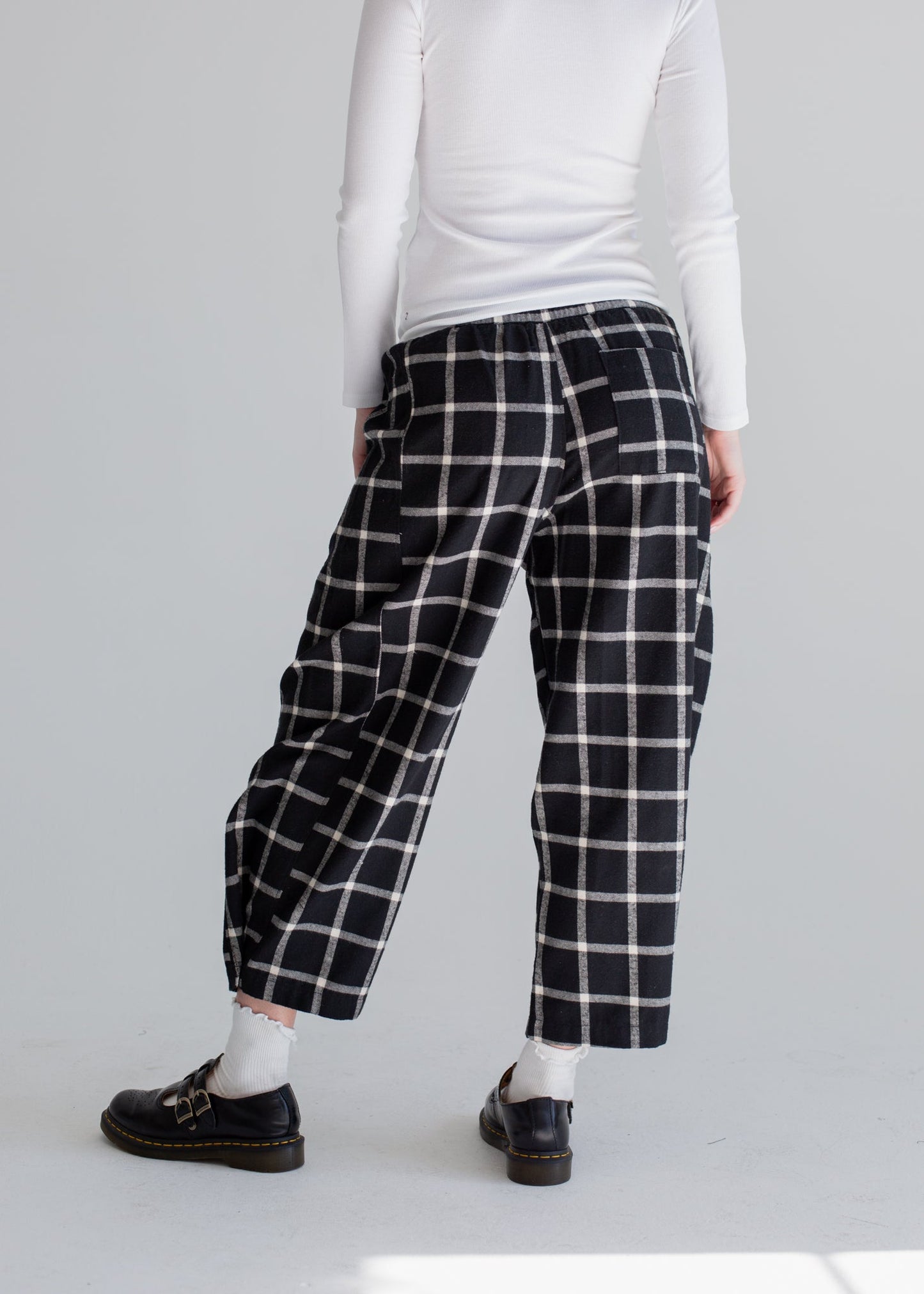 Pull-on Barrel Pant in L view 4 - Pull On Barrel Pants (bottom)