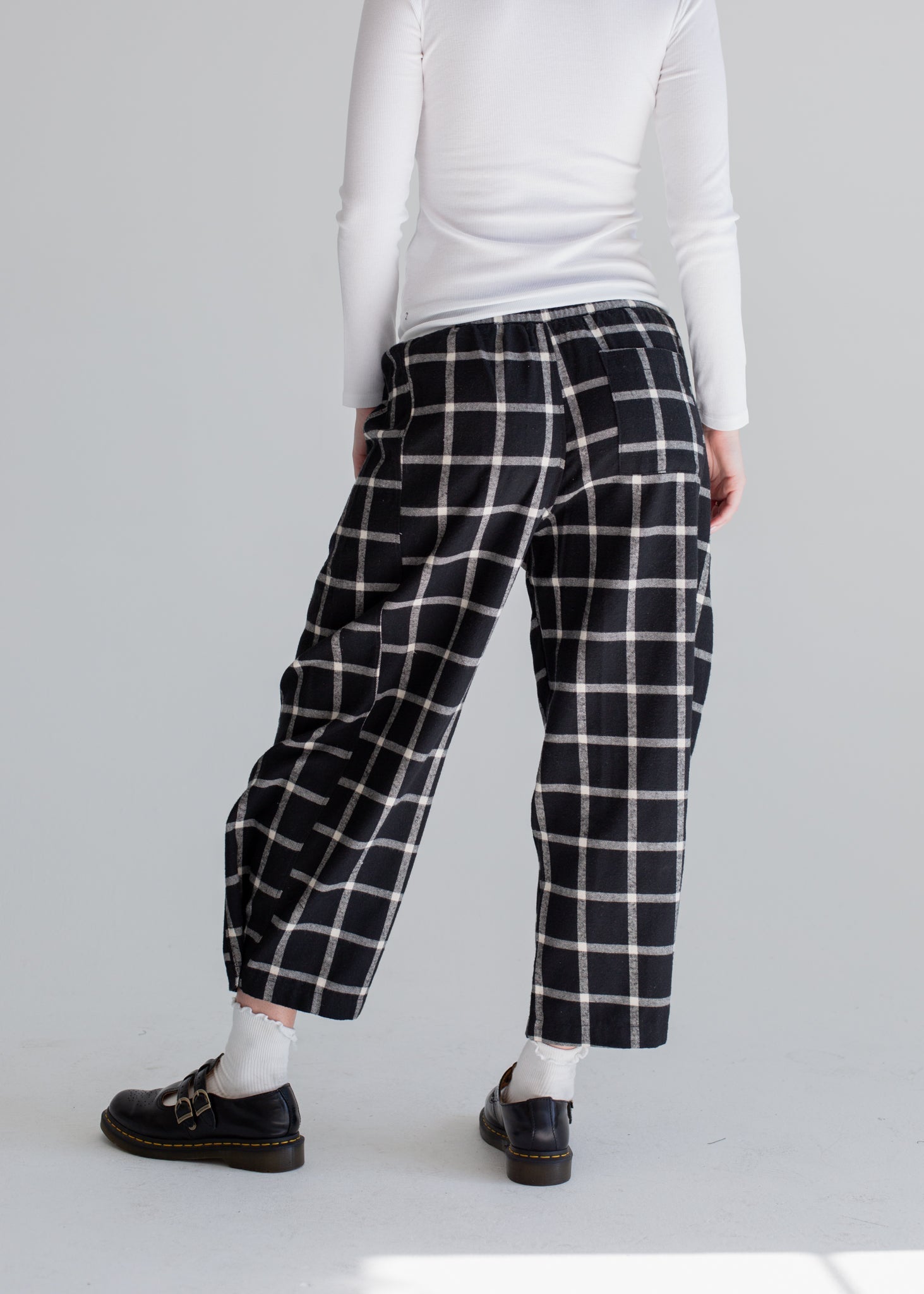 Pull-on Barrel Pant in L view 4 - Pull On Barrel Pants (bottom)