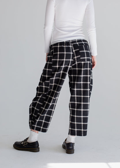Pull-on Barrel Pant in L view 4 - Pull On Barrel Pants (bottom)