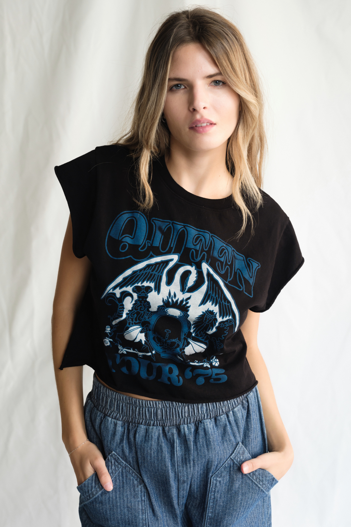 Queen Tour of 75 Top in XS - Summer Outfit Idea - Tiki Queen Tours Topsail