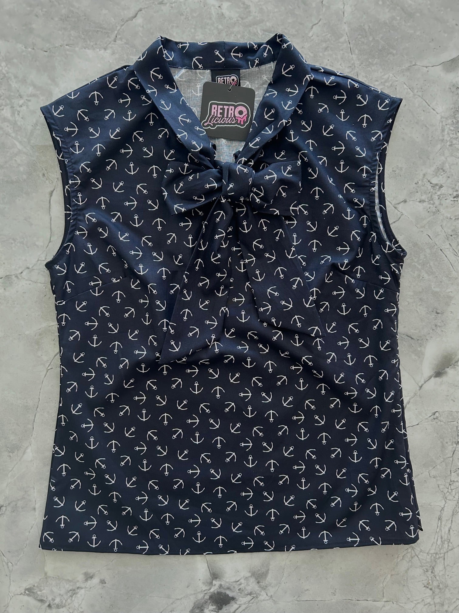 Retrolicious Anchor Bow Top in M view 3