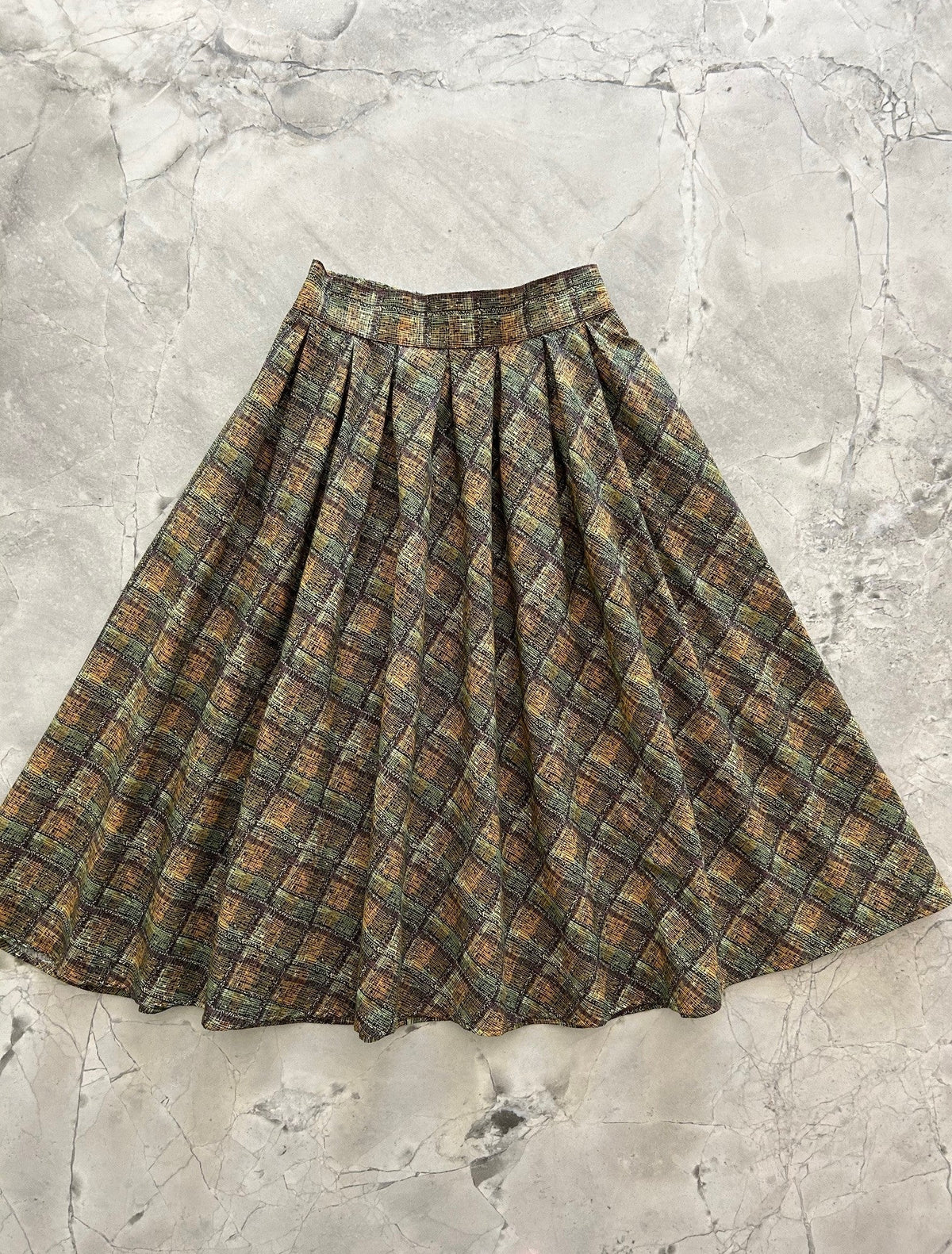 Retrolicious Green Plaid Doris Skirt in L view 3