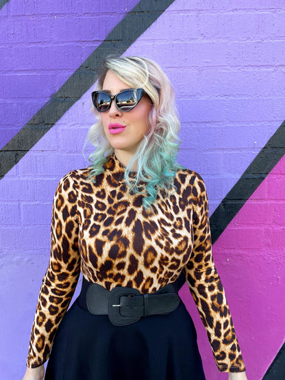 Retrolicious Leopard Mock Neck Top in L view 4