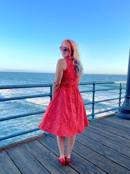 Retrolicious Sunglasses Vintage Dress in L view 4 - Vintage Dressing Sunglasses