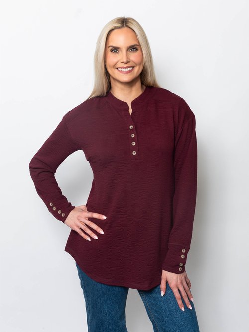 Seersucker Henley Top in Merlot