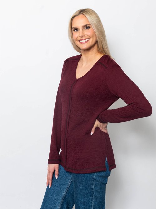 Seersucker V-neck Contrast Inside-out Seam Top in Indigo/Black