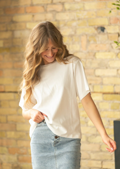 Short Sleeve Essential Relaxed T-shirt in M view 3 - Relaxed Fit - Essential Short Shirt (top)