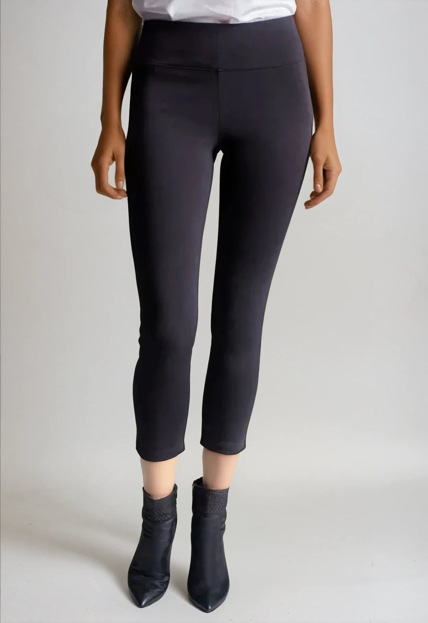 Straight Skinny Legging Pant in M view 3 - Straight Skinny Pants (bottom)